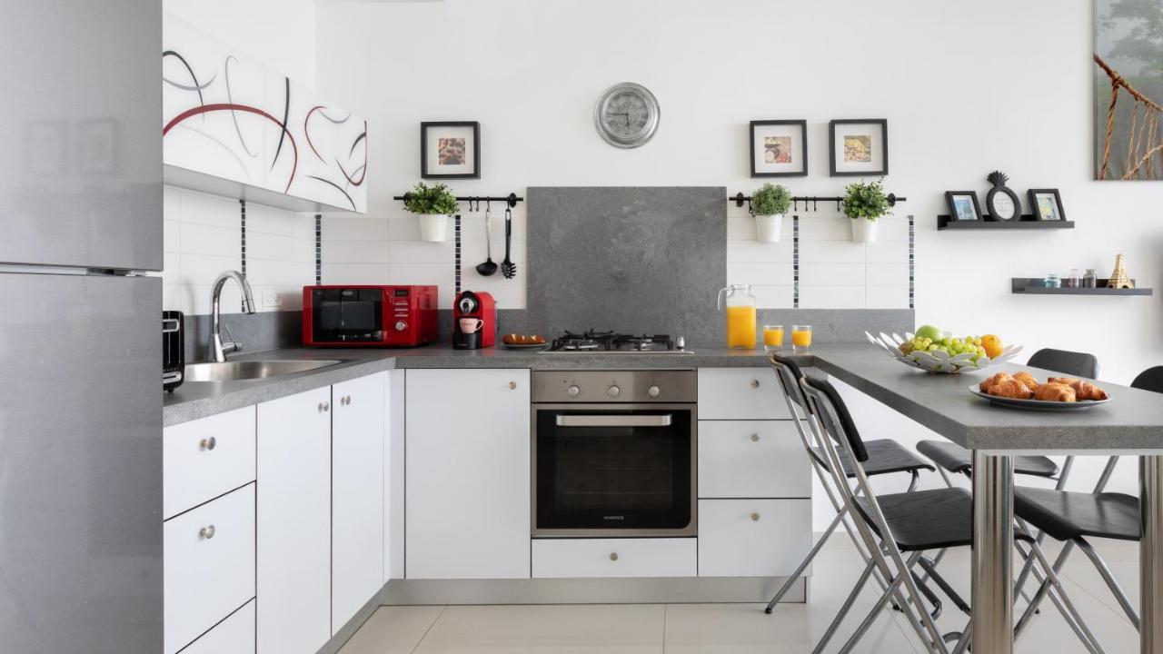 Stylish 1Br Flat For 4 Ppl In Allenby By Holyguest Тел Авив Екстериор снимка