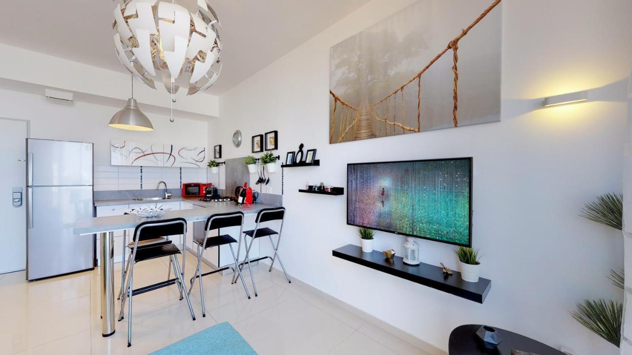 Stylish 1Br Flat For 4 Ppl In Allenby By Holyguest Тел Авив Екстериор снимка